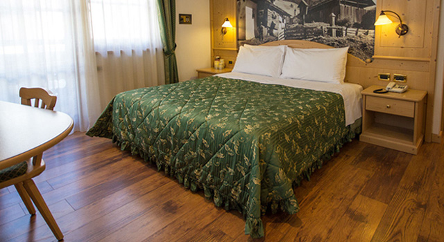 Letto camera Hotel Alpi